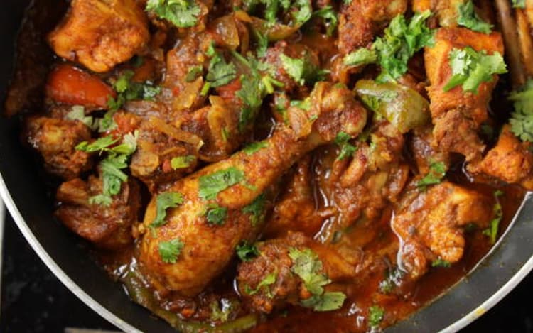 Kerala Chicken Curry Recipe: आसान तरीके से बनाएं केरल चिकन करी