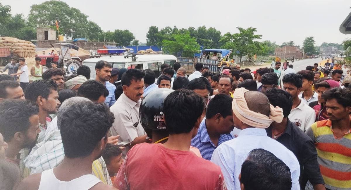 Madhepura: भाई के दाह संस्कार में नवगछिया जा रहे बाइक सवार की सड़क हादसे में मौत, एक घायल