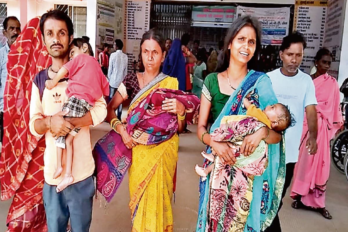 गुमला : रिम्स ले जाने के लिए नहीं था पैसा, मासूम की मौत