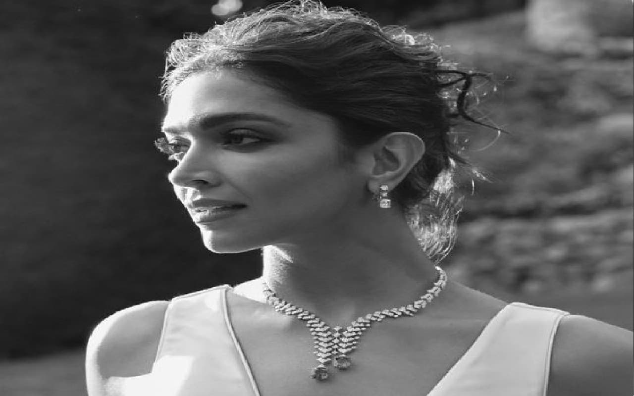 दीपिका पादुकोण की हमशक्ल की तस्वीरें इंटरनेट पर हुईं वायरल, जानें कौन हैं रिजुता घोष देब?