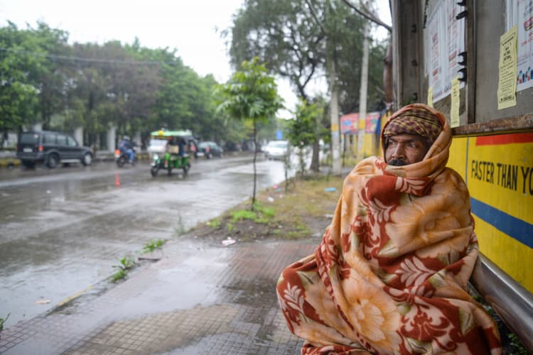 Weather Forecast Updates: दिल्ली-बिहार-झारखंड सहित यहां होगी बारिश, फरवरी में ठंड जारी रहने के आसार