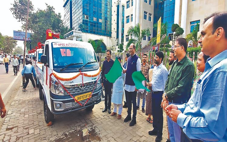 कोलकाता में डेंगू मरीजों की संख्या पहुंची 24 हजार के पार, प्रशासन ने ड्रोन से निगरानी बढ़ाने का दिया निर्देश