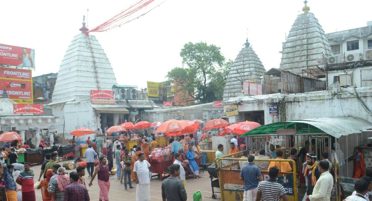झारखंड में बाबा बैद्यनाथ के दर्शन के लिए ई-पास लेने में परेशानी, श्रद्धालुओं को ऐसे कराया जा रहा दर्शन झारखंड में बाबा बैद्यनाथ के दर्शन के लिए ई-पास लेने में परेशानी, श्रद्धालुओं को ऐसे कराया जा रहा दर्शन