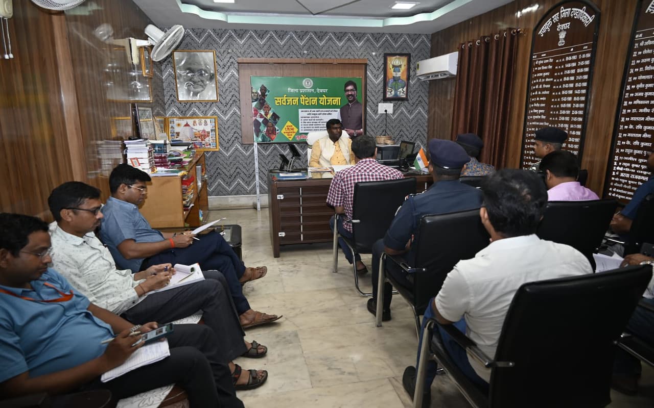 Sawan 2023: देवघर डीसी का सभी रूटलाइन में विशेष साफ-सफाई का निर्देश, श्रद्धालुओं को मिलेगी बेहतर सुविधा