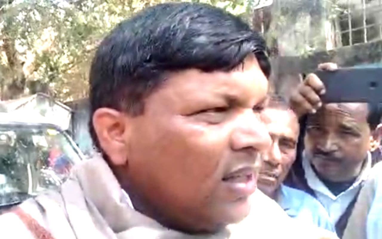 देवघर में आधी रात क्यों हुई मुठभेड़? पुलिसकर्मियों की शहादत पर बोले बादल पत्रलेख, हत्यारे बख्शे नहीं जायेंगे देवघर में आधी रात क्यों हुई मुठभेड़? पुलिसकर्मियों की शहादत पर बोले बादल पत्रलेख, हत्यारे बख्शे नहीं जायेंगे