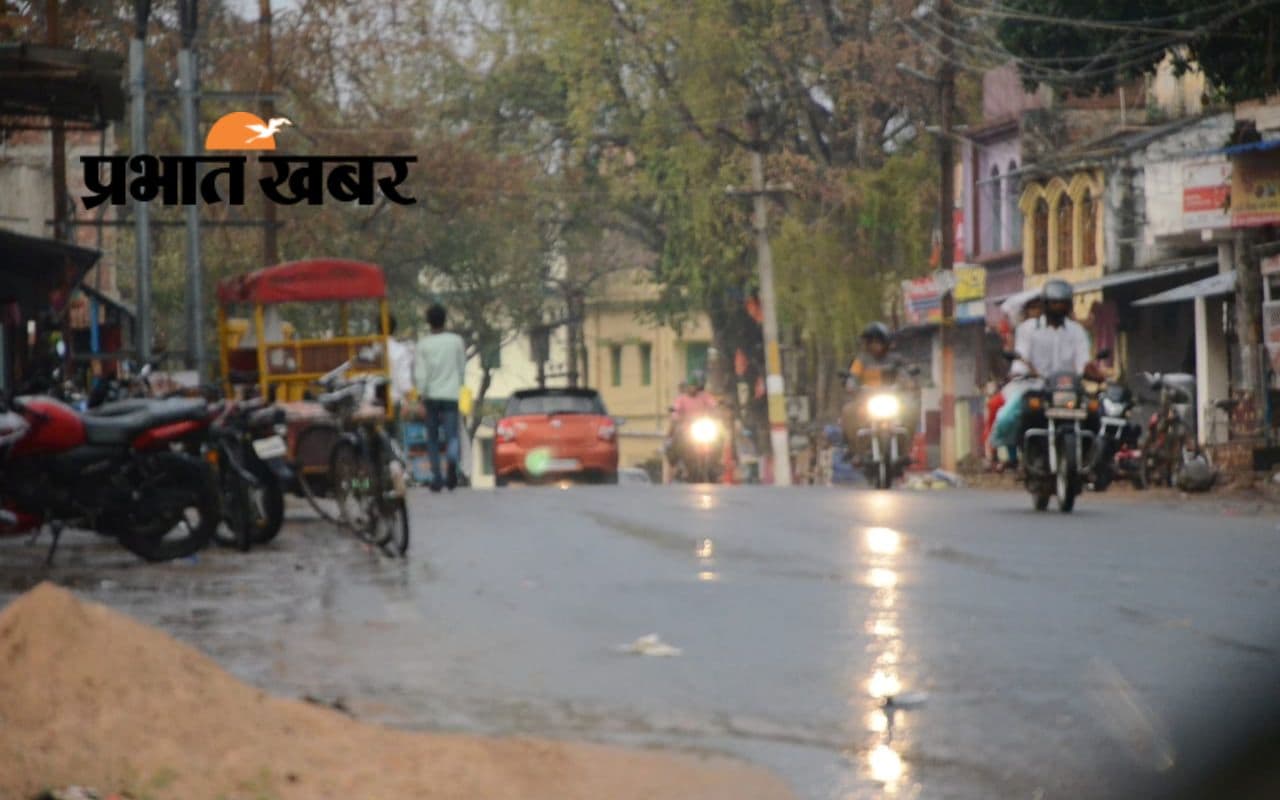 Deoghar Weather: बाबानगरी देवघर में बारिश से लुढ़का तापमान, फिर होने लगा ठंड का एहसास Deoghar Weather: बाबानगरी देवघर में बारिश से लुढ़का तापमान, फिर होने लगा ठंड का एहसास