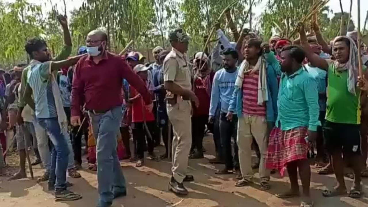 Birbhum: नियुक्ति पत्र देने आये अफसरों को देउचा पचामी के आदिवासियों ने खदेड़ा, कहा- आंदोलन जारी रहेगा