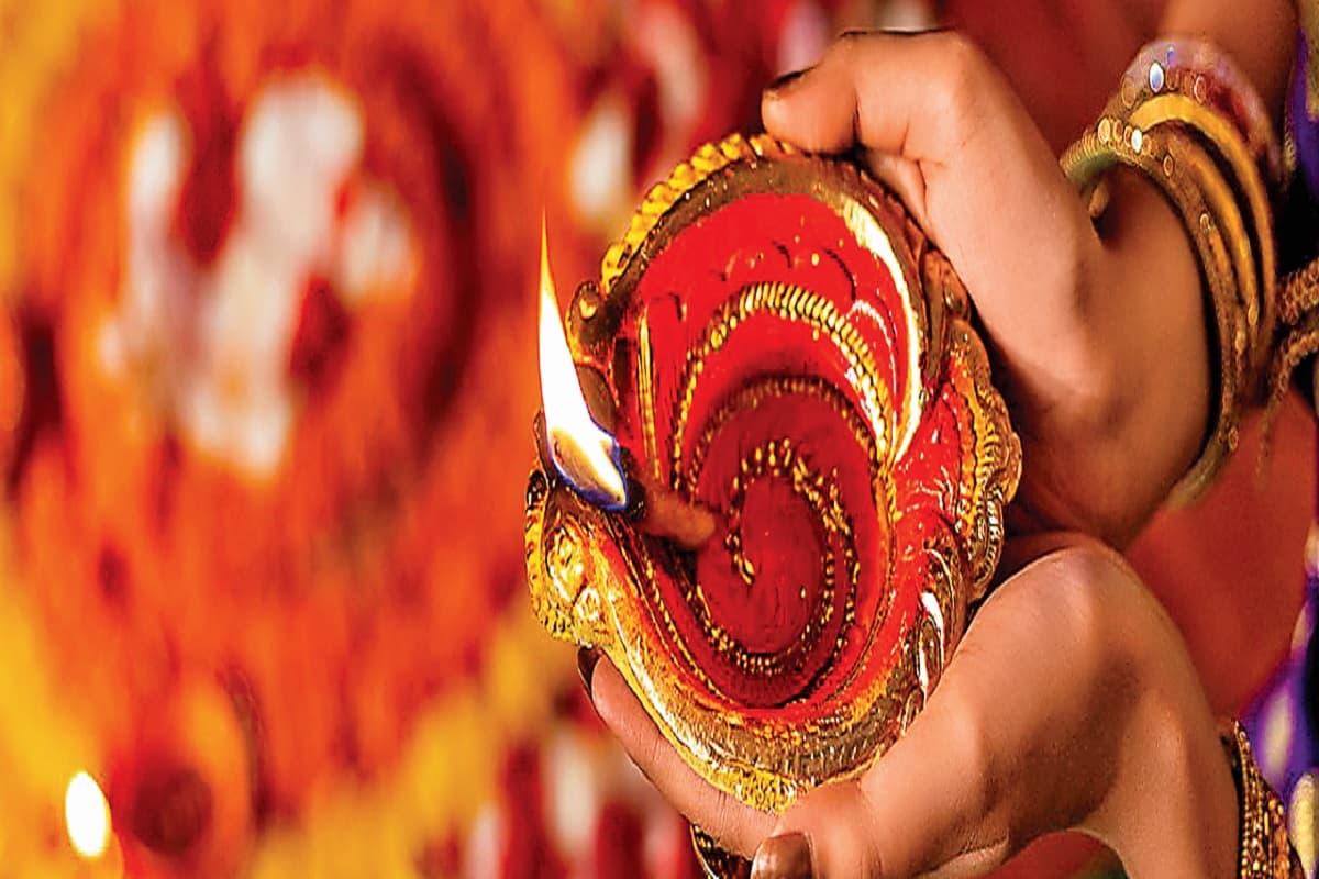 ज्ञान का दीप जलाने का पर्व है देव दीपावली