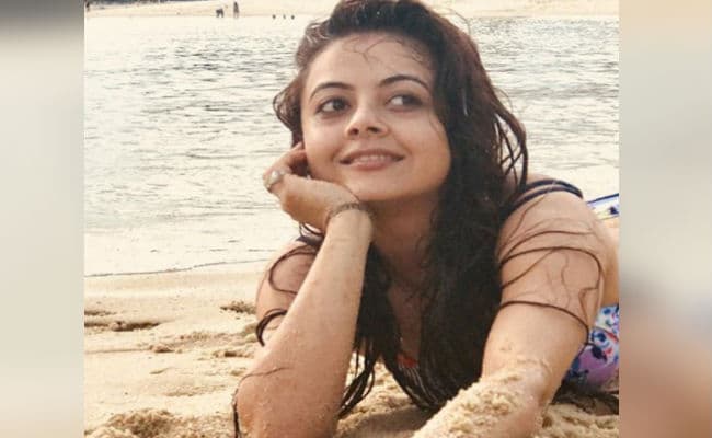 देवोलीना भट्टाचार्य ने बिकिनी तसवीर से उड़ाए फैंस के होश, समुद्र किनारे दिखा बोल्ड अंदाज