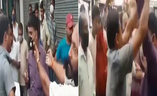 VIDEO: बिहार में सीओ को घेरकर पहनायी नोटों की माला, हाथापाई के बीच भागते दिखे अधिकारी, जानें पूरा मामला