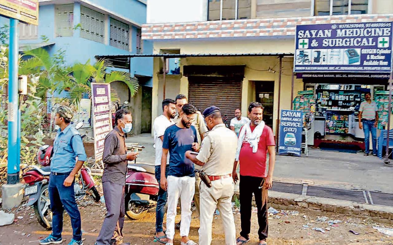 धनबाद के गोविंदपुर में टैंकर से टकरायी कार, मां और चार साल के बेटे की मौत