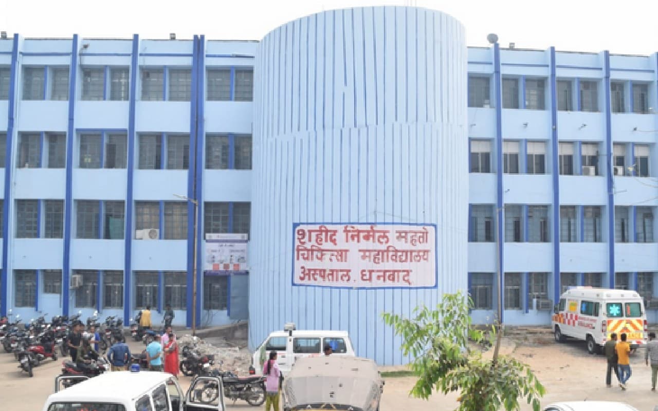 धनबाद के एसएनएमएमसीएच में अप्रैल में ही टेंडर समाप्त होने के बाद भी सफाई एजेंसी एक्सटेंशन पर कर रही कार्य