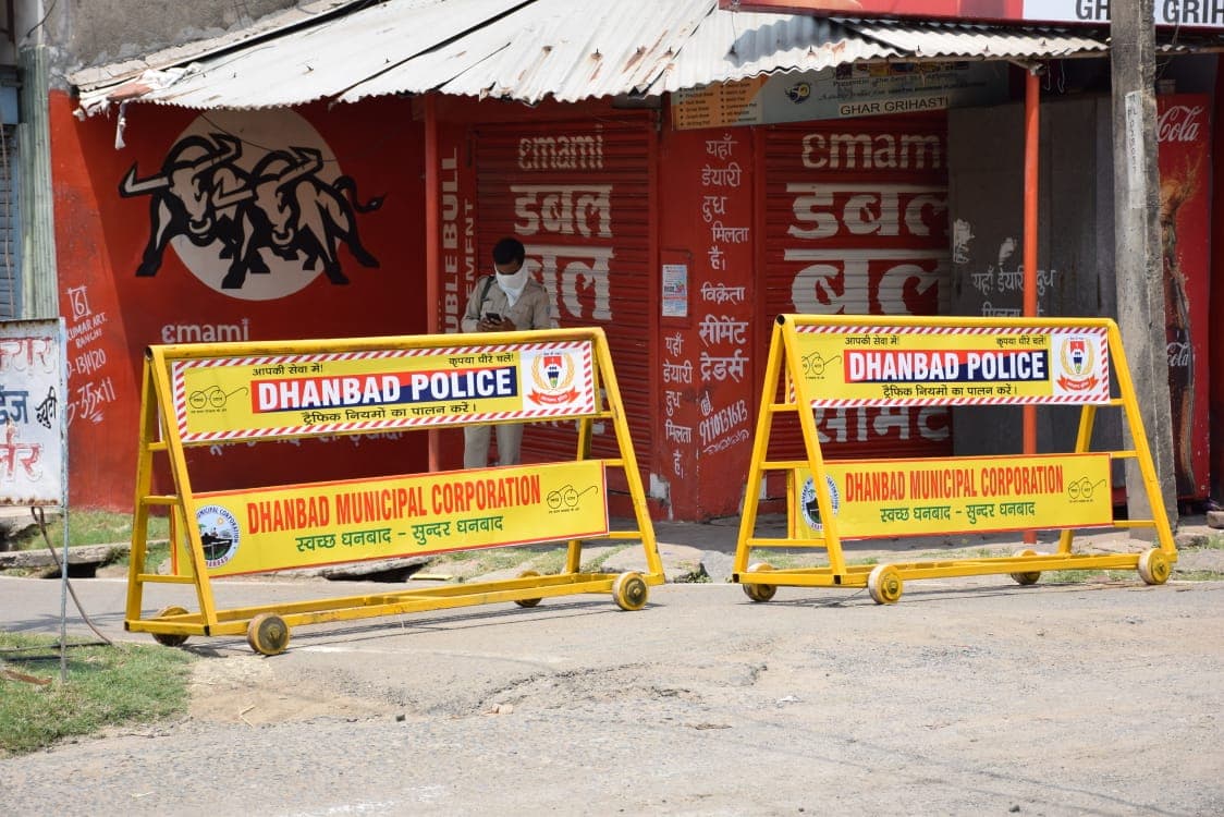 Covid19 Outbreak: धनबाद में कोरोना का मरीज मिलने के बाद अलर्ट हुआ प्रशासन, दो मुहल्ला में कर्फ्यू