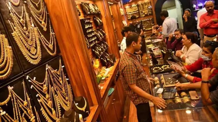 Dhanteras 2023: यूपी में धनतेरस पर 17 हजार करोड़ का कारोबार, ऑटोमोबाइल-सराफा सेक्टर में ब्रिकी का टूटा रिकॉर्ड