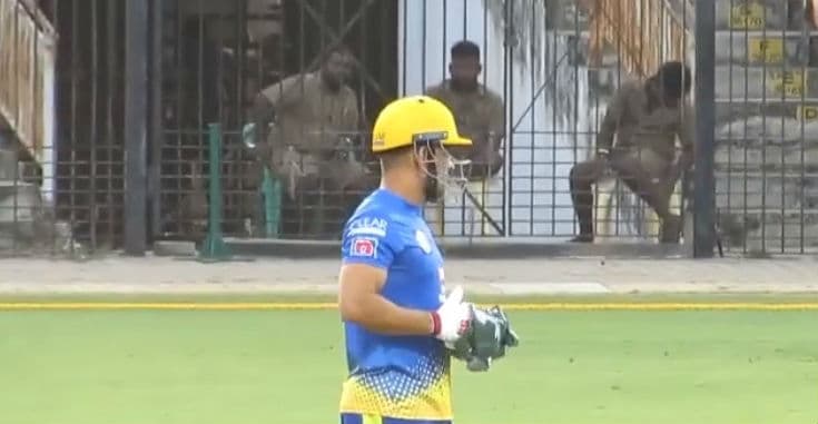 IPL से पहले धौनी ने की कप्तानी, हजारों की संख्या में दर्शकों ने किया चियर, VIDEO वायरल