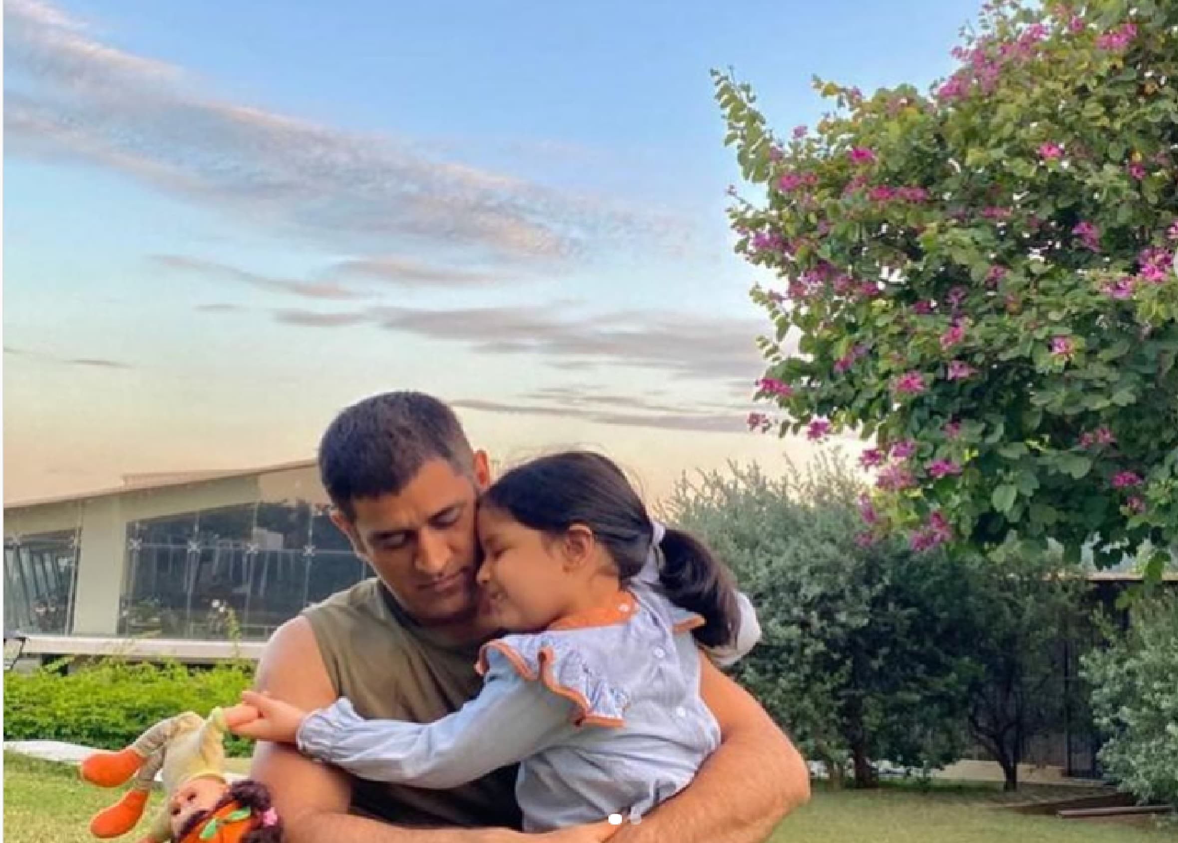 पापा धौनी के साथ नहीं बल्कि अपने नन्हे दोस्त के साथ शिमला में छुट्टियां बिता रही हैं जीवा, सामने आया क्यूट वीडियो