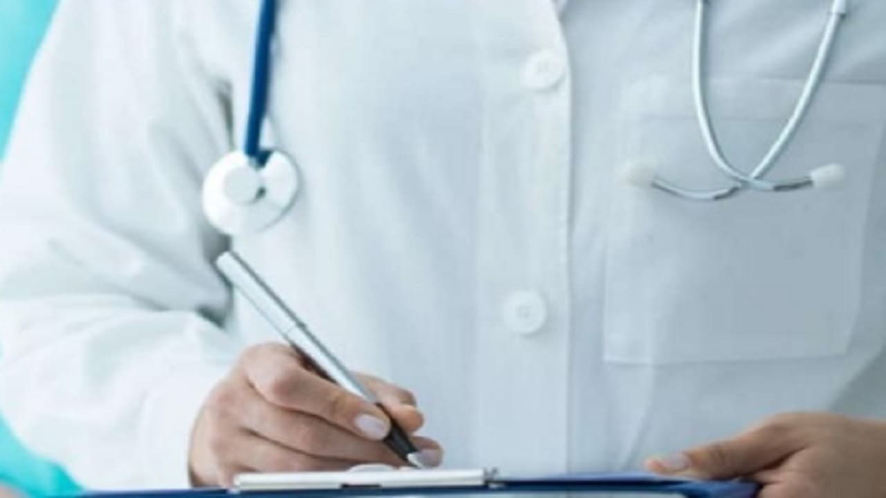 कोलकाता की डॉक्टर से दरिंदगी मामले में झारखंड में बवाल, रिम्स के जूनियर डॉक्टर आज से OPD और OT में नहीं देंगे सेवा