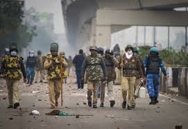 Delhi Riots Latest Updates : चार्जशीट में कांग्रेस नेता का नाम भी, 5 लोगों को मिले थे 1.61 करोड़, जानें पूरी बात