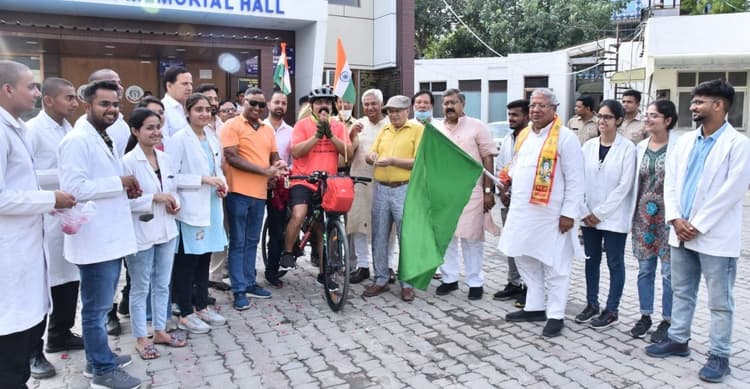 World Bicycle Day 2022: जुनून बना साइकिल चलाना, दे रहे सेहतमंद रहने का संदेश