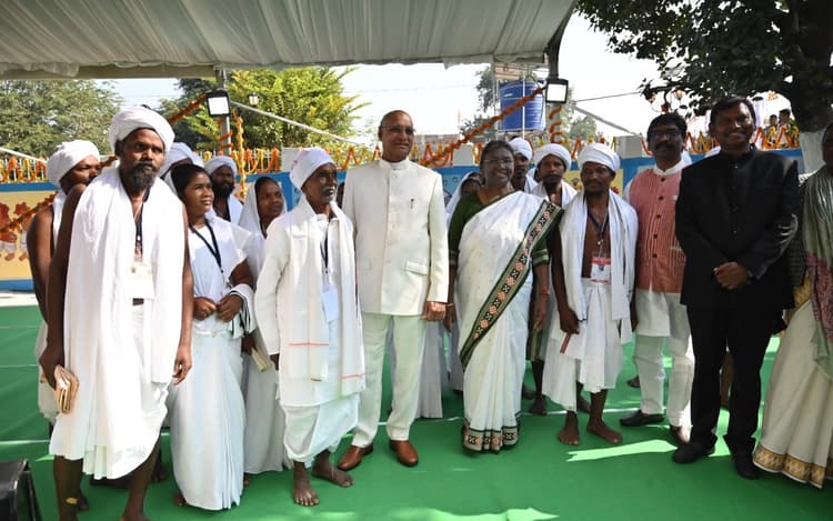 President Draupadi Murmu: ये हैं भगवान बिरसा मुंडा के वंशज, राष्ट्रपति ने उलिहातू में की मुलाकात