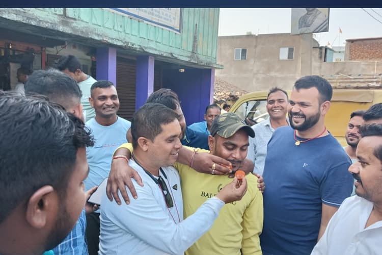 झारखंड: गिरिडीह के कुंदन की रातोंरात बदल गयी किस्मत, ऐसे बन गया करोड़पति, जीत के जश्न पर दी ये नसीहत