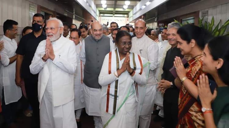 राष्ट्रपति पद की उम्मीदवार द्रौपदी मुर्मू के नॉमिनेशन में सुदेश महतो हुए शामिल, जानें वोटों का गणित