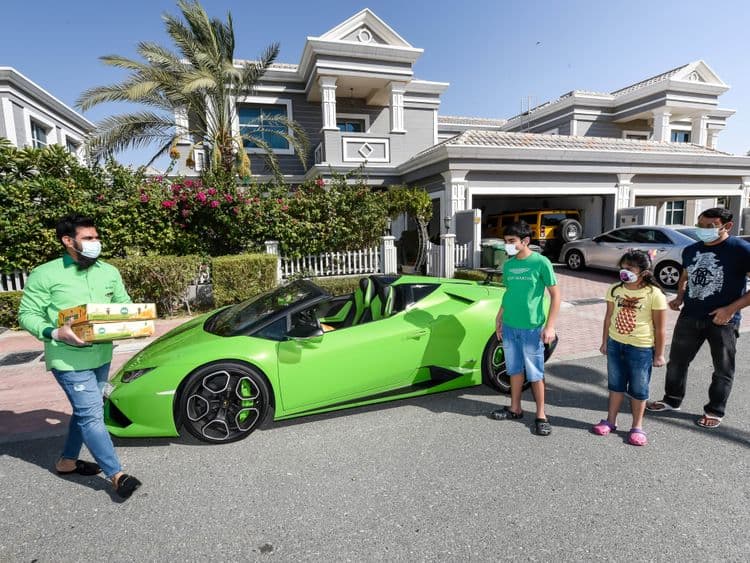 Mango in a Lambo: तीन करोड़ की कार से आम की होम डिलीवरी, साथ में फ्री जॉय राइड का मौका!