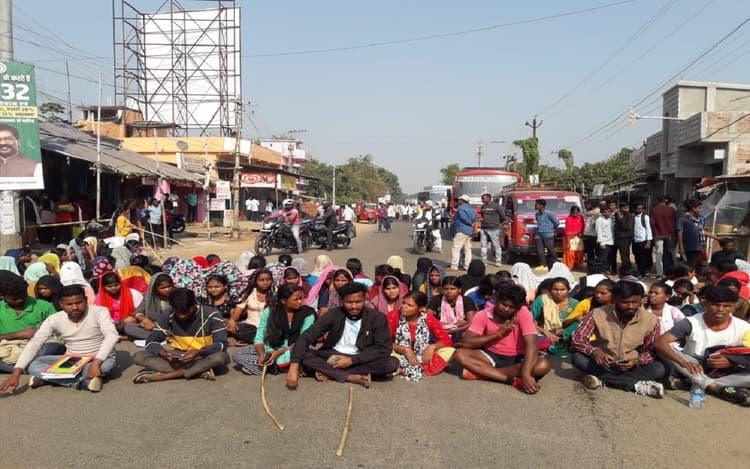 Jharkhand: दुमका के SP कॉलेज महिला हॉस्टल में गैस सिलेंडर ब्लास्ट, 1 छात्रा घायल, विरोध में सड़क जाम