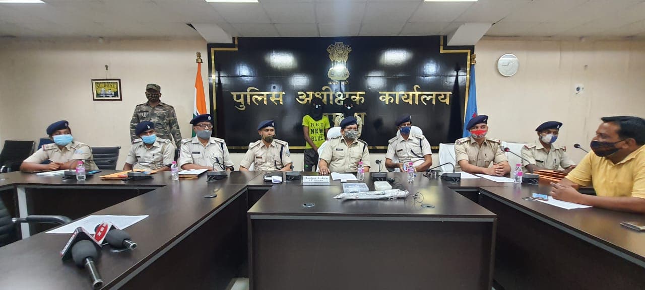 Jharkhand Crime News : प्रेम प्रसंग में युवक की हत्या का खुलासा, चार आरोपी गिरफ्तार, साजिशकर्ता अब भी फरार Jharkhand Crime News : प्रेम प्रसंग में युवक की हत्या का खुलासा, चार आरोपी गिरफ्तार, साजिशकर्ता अब भी फरार