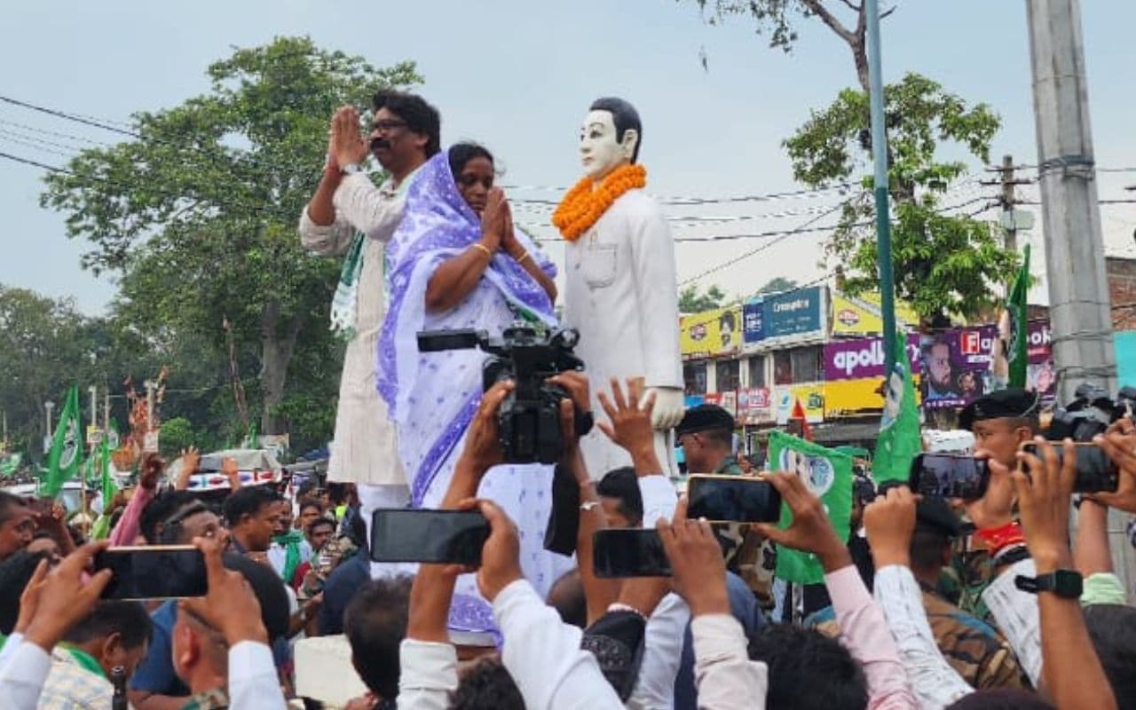 डुमरी में थम गया प्रचार अभियान, बेबी देवी के पक्ष में हेमंत सोरेन ने किया रोड शो, वोटिंग 5 को