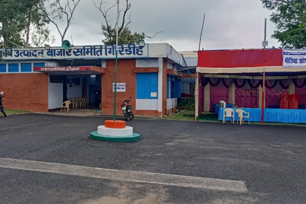डुमरी उपचुनाव: कड़ी सुरक्षा में वज्र गृह में ईवीएम, आठ सितंबर को होगी काउंटिंग, नए विधायक का होगा फैसला