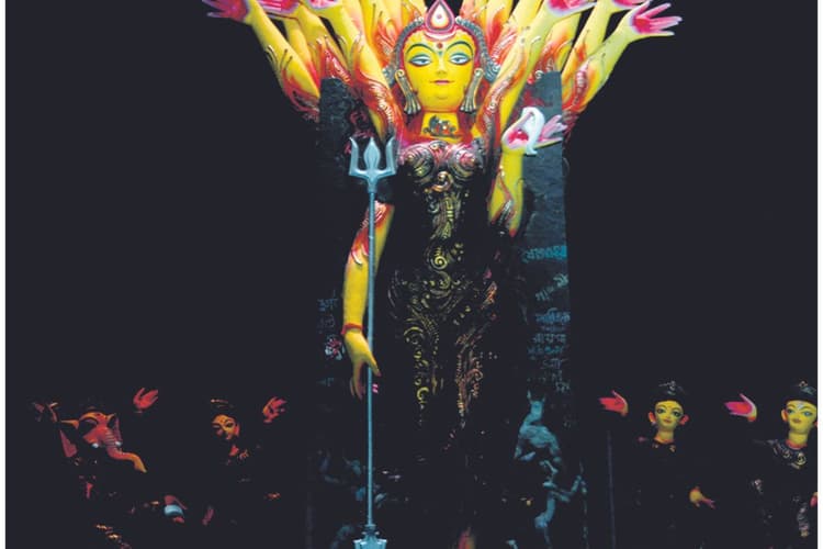 Photos : देखें कोलकाता में विशेष थीम के साथ तैयार किये गये पूजा पंडाल की खास झलकियां