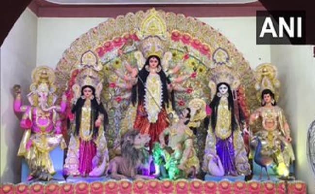 पश्चिम बंगाल: बीरभूम में दुर्गा पूजा समिति ने ममता सरकार की योजना 'Lokkhi Bhandar' पर बनाया पंडाल