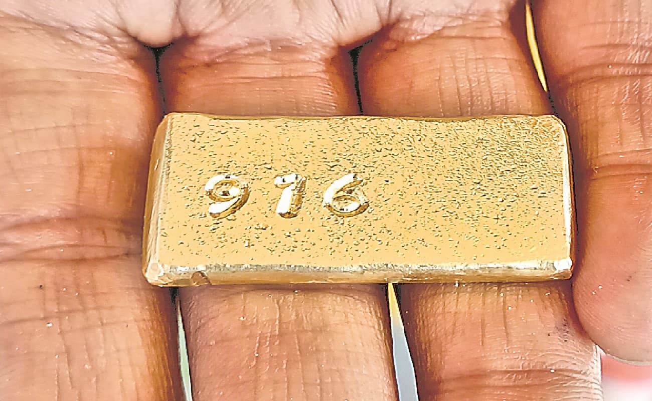 पटना में नकली सोना दिखाकर ठगी करने वाले गिरोह का हुआ खुलासा, पांच लोग गिरफ्तार, दो लोहे के टुकड़े बरामद