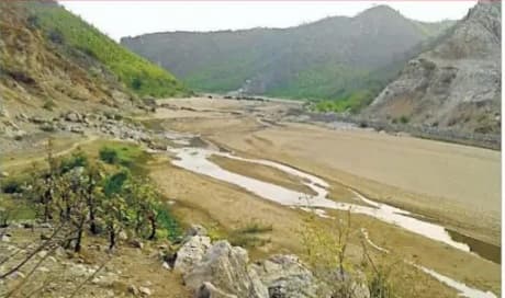 सारी दुनिया का बोझ उठाने वाले आज खुद ही बन गये हैं बोझ