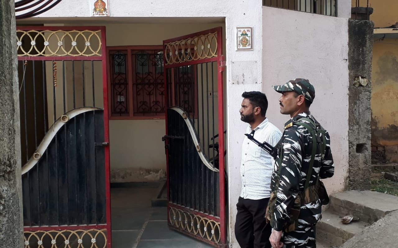 झारखंड में अवैध खनन से जुड़ी मनी लॉन्ड्रिंग में ED की साहिबगंज में रेड, स्वीटी पैलेस में छापामारी