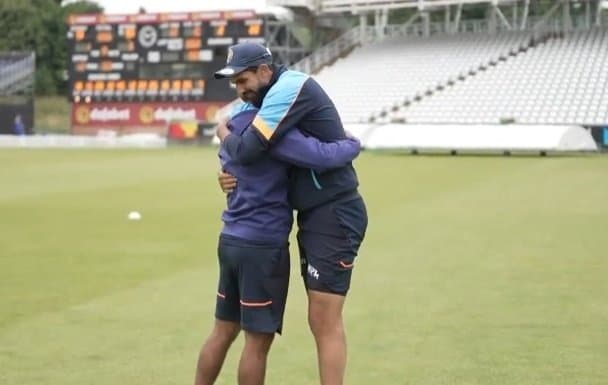 मोहम्मद शमी को ईशांत शर्मा ने इंग्लैंड में दिया खास सरप्राइज, पिच पर ही मनाया ईद, वीडियो वायरल