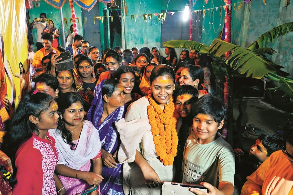 झारसुगुड़ा उपचुनाव: सत्तारूढ़ बीजद समेत विपक्षी भाजपा व कांग्रेस ने तेज किया प्रचार झारसुगुड़ा उपचुनाव: सत्तारूढ़ बीजद समेत विपक्षी भाजपा व कांग्रेस ने तेज किया प्रचार