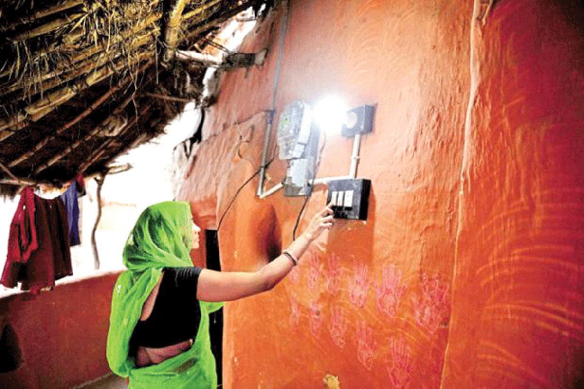 Electricity in UP: गांवों को बिजली देने में पिछड़ा यूपी, इस रिपोर्ट ने खोली पॉवर कॉरपोरेशन के दावों की पोल