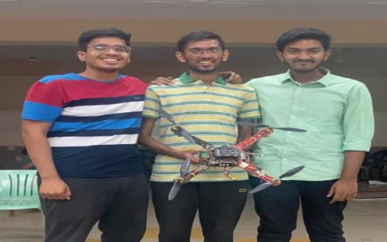 झारखंड: आईआईटी आईएसएम धनबाद के 3 दोस्तों का स्टार्टअप इंजीनर्ड चाय बागान के मजदूरों की बढ़ाएगा उत्पादकता