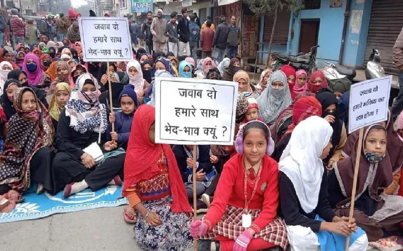 Uttarakhand: नहीं चलेगा 50 हजार घरों पर बुलडोजर! SC ने लगायी रोक, राज्य सरकार और भारतीय रेलवे को नोटिस