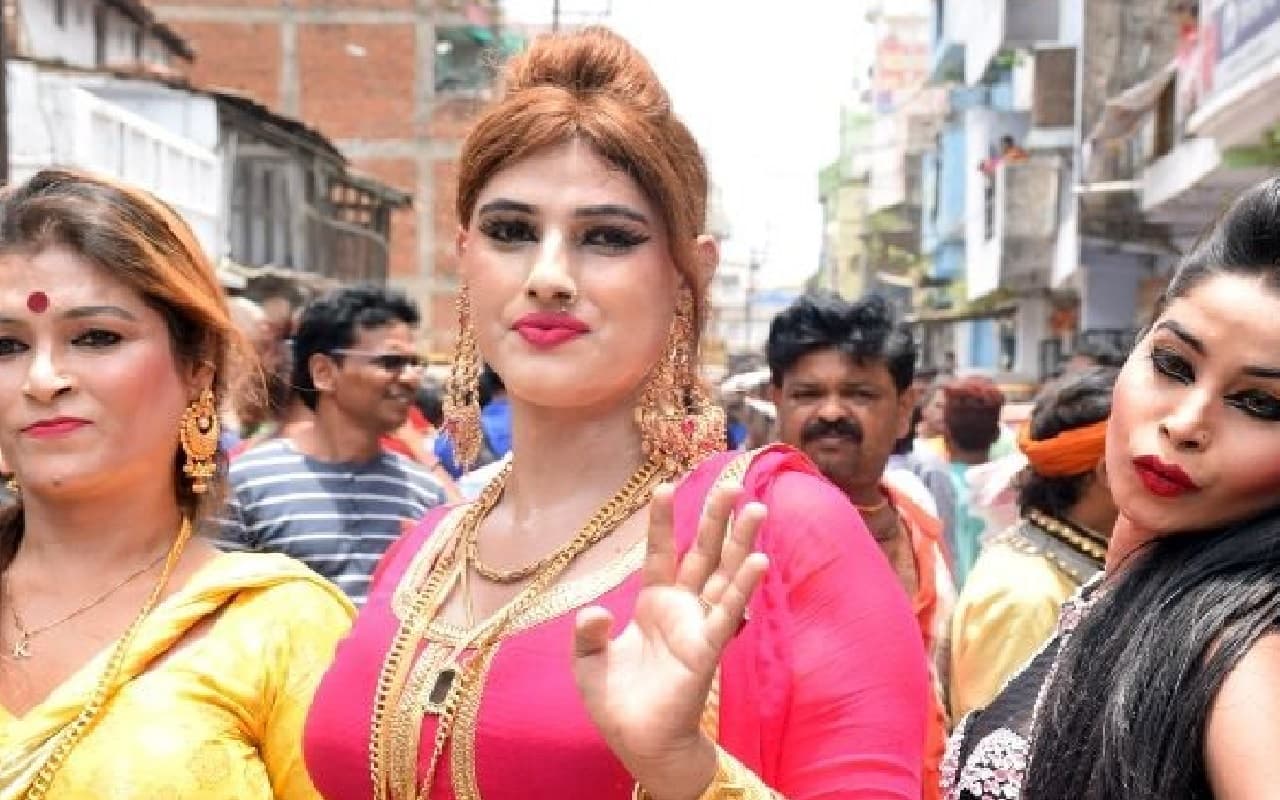 मुजफ्फरपुर में किन्नर बन दो बदमाशों ने छीनी दूल्हे की चेन, बरातियों ने दौड़ा-दौड़ाकर पीटा