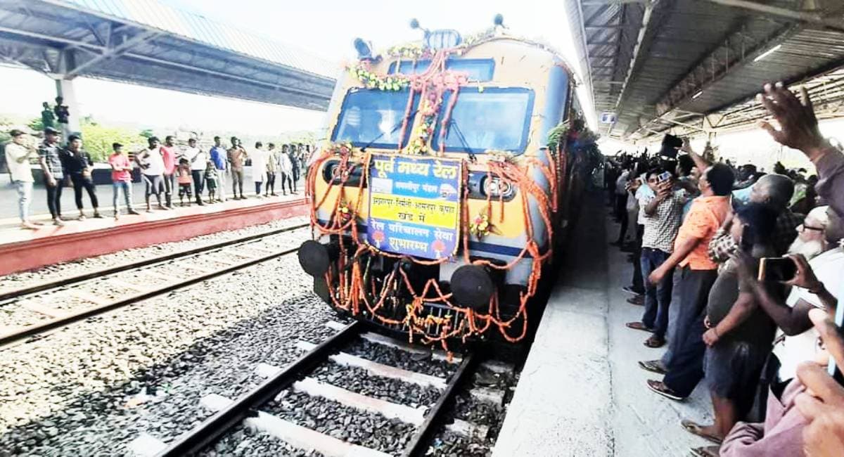 Darbhanga Saharsa Train: ऐतिहासिक पल के साक्षी बने यात्री, बोले- कोसी में हुआ नया सवेरा, सपना हुआ साकार