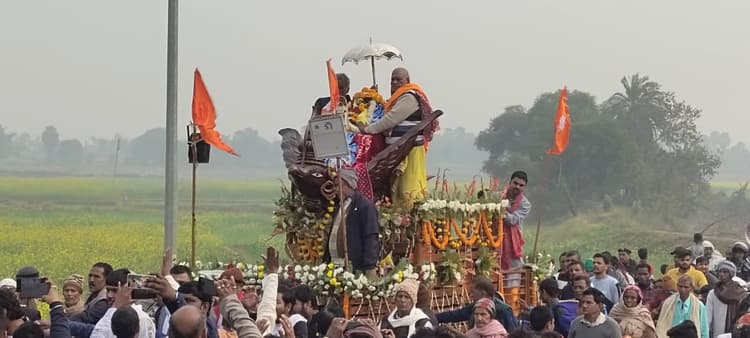 मंदार में निकली भगवान मधुसूदन की शाही शोभायात्रा, मकर संक्रांति पर पाप हरिणी सरोवर में लोगों ने लगायी डूबकी