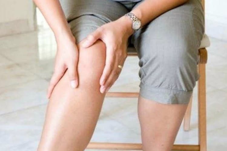 Knee Pain Home Remedies: इन उपायों से दूर होगी घुटनों का दर्द और सूजन