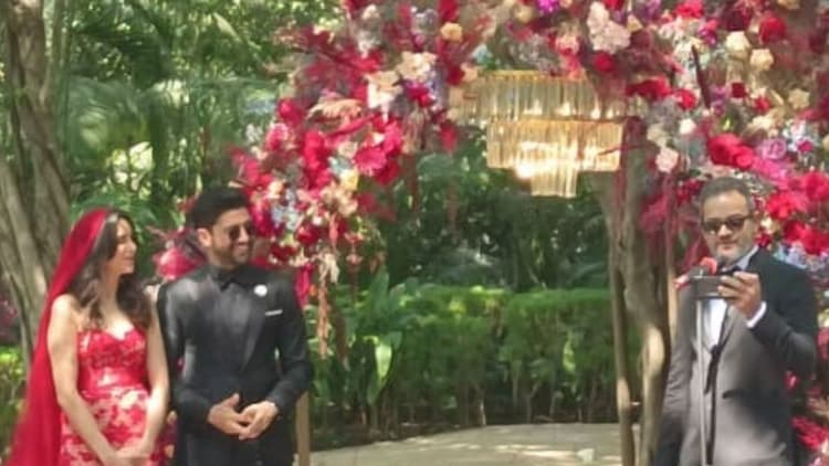 Farhan Shibani Wedding: एक-दूजे के हुए फरहान-शिबानी दांडेकर,शादी के बाद दूल्हा-दुल्हन की पहली तसवीर वायरल