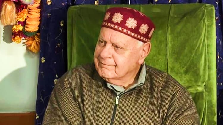 Farooq Abdullah: हर घर तिरंगा अभियान के सवाल पर फारूक अब्दुल्ला ने कहा- तिरंगे को अपने घर में रखना