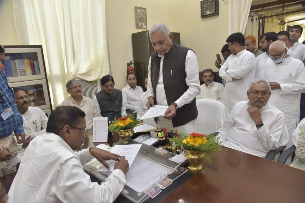 देवेश चंद्र ठाकुर बने बिहार विधान परिषद के सभापति, महागठबंधन के उम्मीदवार निर्विरोध निर्वाचित