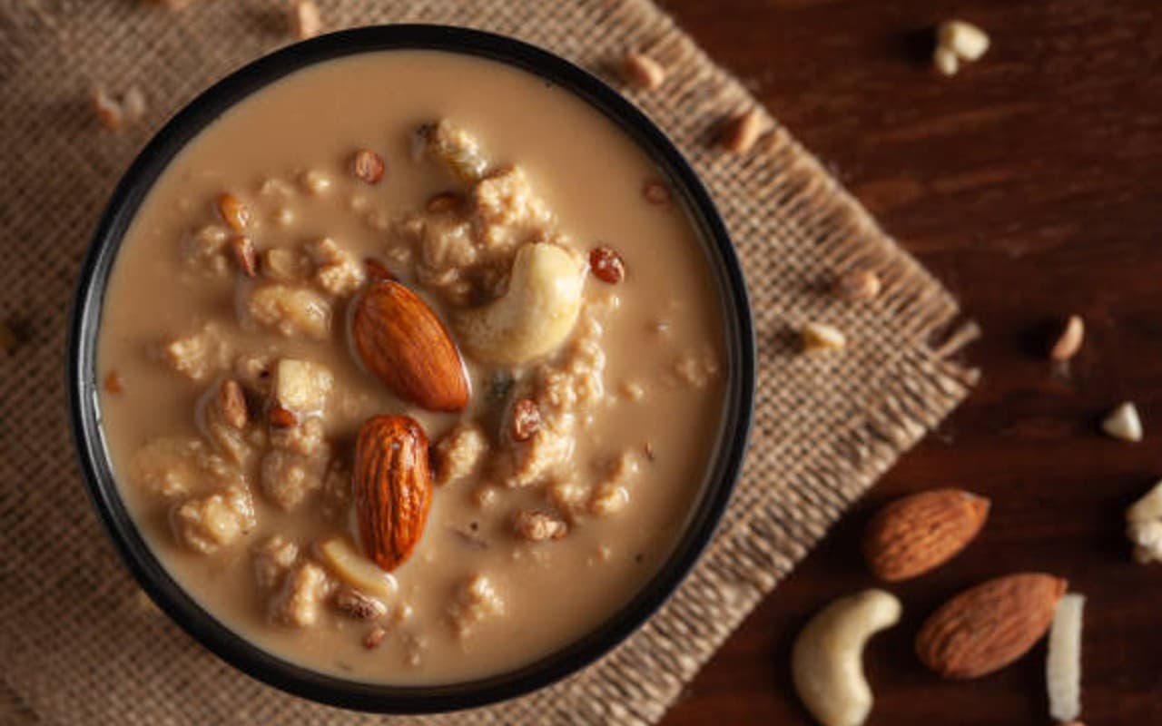 Kharna Prasad Recipe: गुड़ वाली खीर बनाते समय इन बातों का रखें ध्यान, नहीं फटेगा दूध