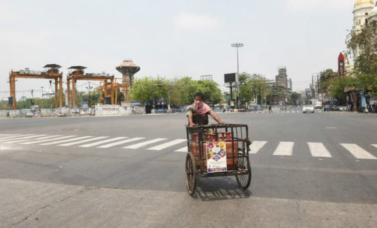 कोरोना के कहर से कराह रही स्वास्थ्य व्यवस्था, गंभीर रोगों से पीड़ितों का नहीं हो पा रहा इलाज